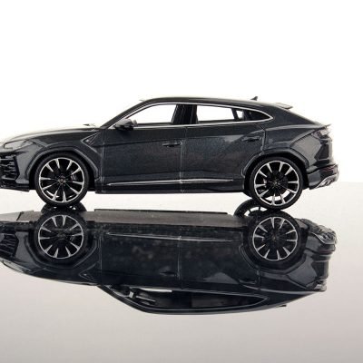 Automobili Lamborghini Urus 1:18 Scale Model